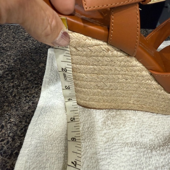 Louis Vuitton Isla wedge sandal.  Size 37.5 color COGNAC - Picture 9 of 9